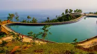Tak ada yang menyangka jika telaga buatan ini akhirnya selesai dibangun di puncak tertinggi di bukit Batur Agung, Gunung Kidul, Yogyakarta.