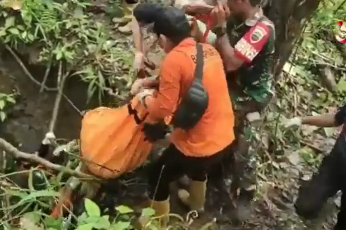 Korban pembunuhan dievakuasi dari dalam hutan di Nias