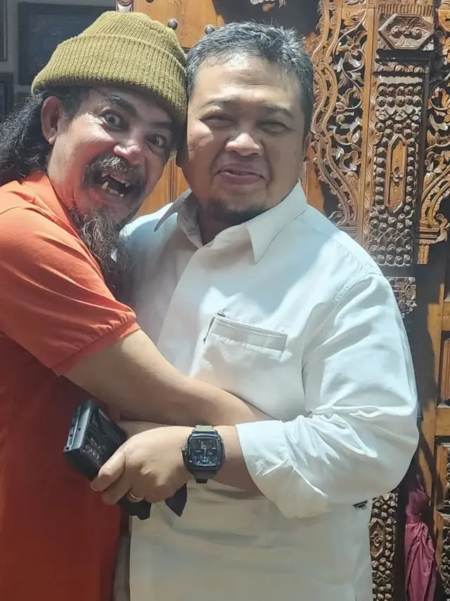 Potret Limbad Pamer Gigi Taring