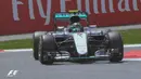 Pebalap Mercedes, Nico Rosberg, menjadi yang tercepat dalam latihan bebas kedua F1 GP Spanyol di Sirkuit Catalunya, Spanyol, Jumat (13/5/2016). (Bola.com/Twitter/F1)