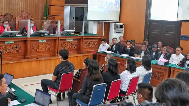 Sidang Ricky Rizal dan Kuat Ma ruf