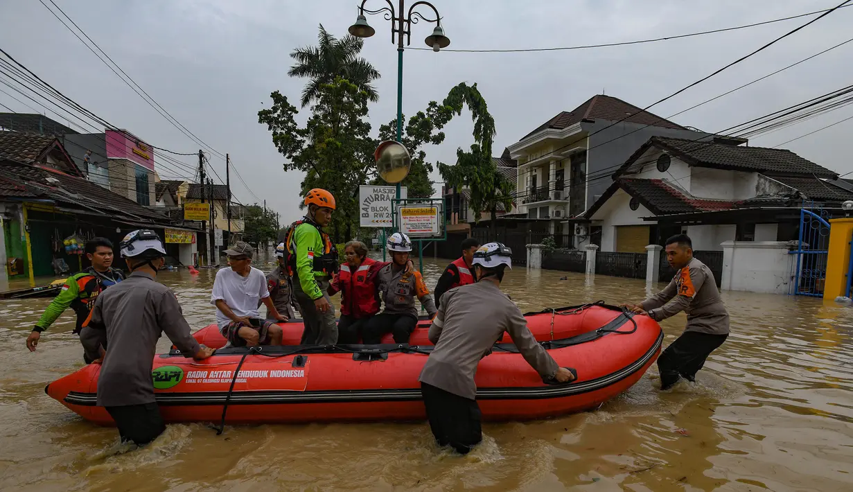 Banjir yang terjadi di kawasan perbatasan Bogor dan Bekasi akibat luapan Kali Cikeas dan Cileungsi. (merdeka.com/Arie Basuki)