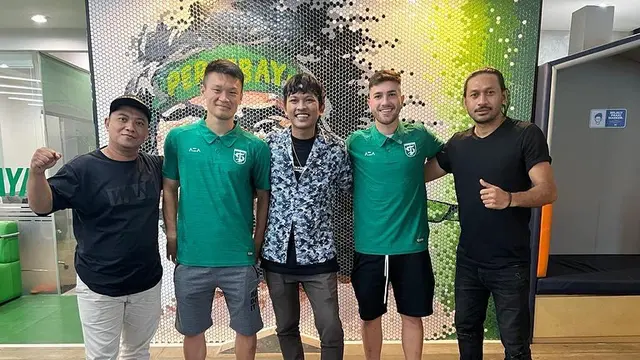 5 Potret Sho Yamamoto saat di Luar Lapangan, Winger Persebaya Surabaya