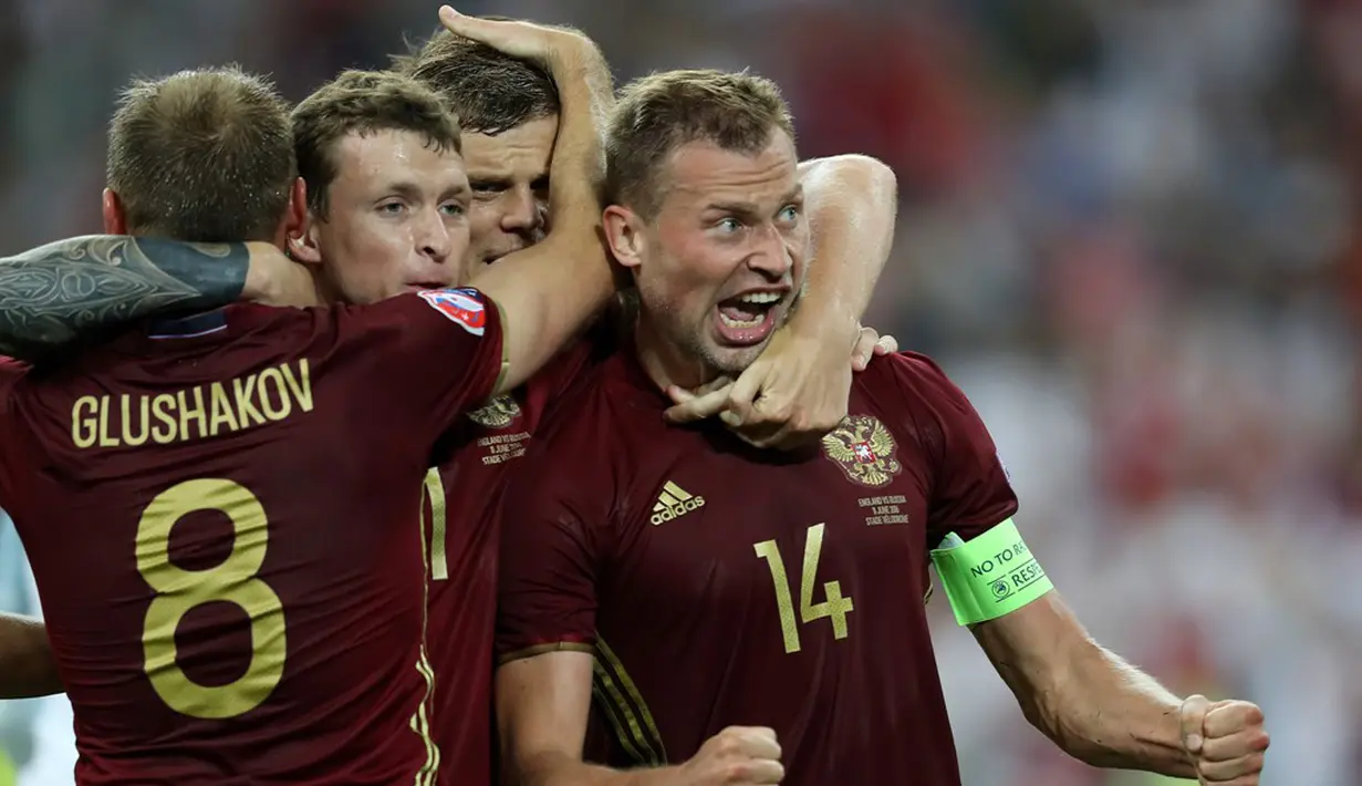Ekspresi pemain Rusia, Vasily Berezutskiy, setelah mencetak gol ke gawang Inggris pada laga Grup B Piala Eropa 2016 di Stade Velodrome, Marseille, Minggu (12/6/2016) dini hari WIB. (AFP/Valery Hache)