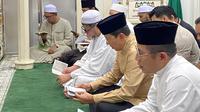 Rombongan Habib Ali bin Abdurrahman Alhabsy dan Wakil Kepala Kepolisian RI (Wakapolri) Komjen Pol Ahmad Dhofiri, yang melakukan ziarah ke dua makam ulama besar di Jakarta dan Bogor