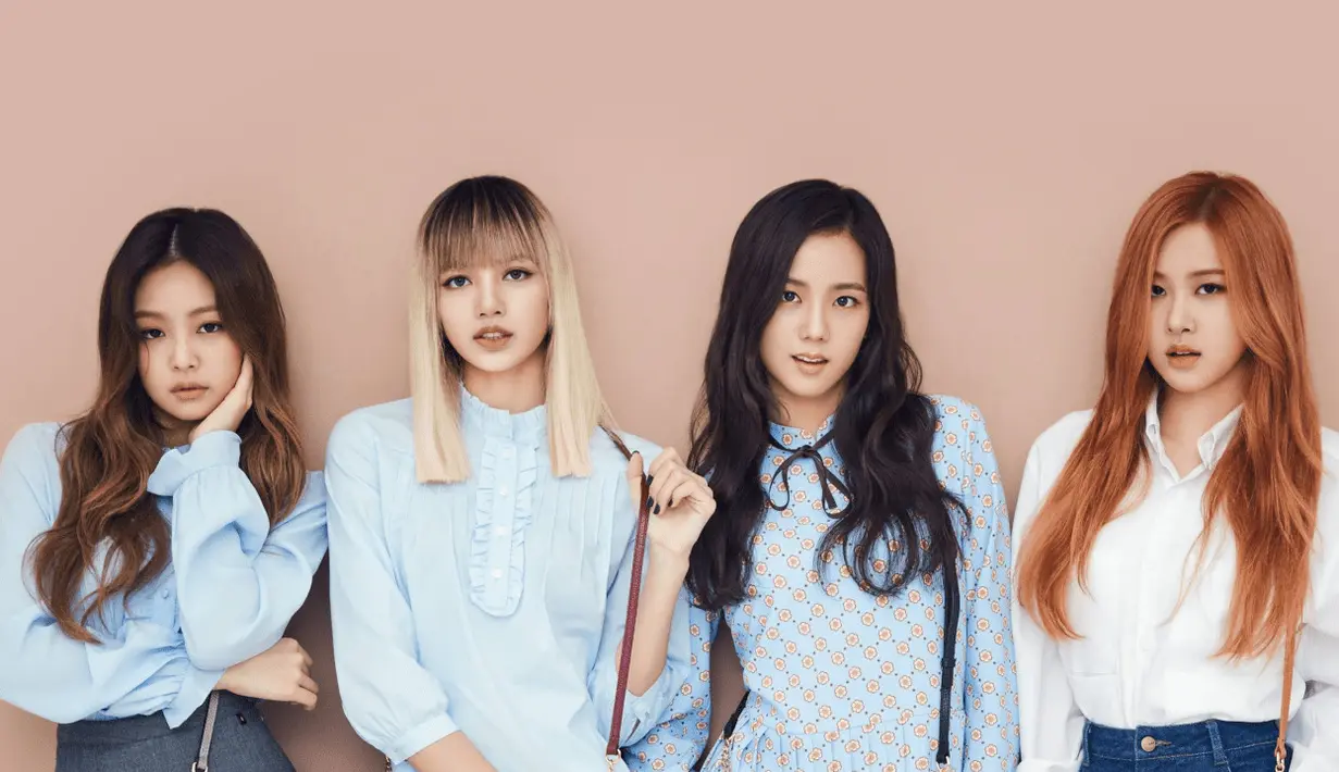 Belakangan ini beredar kabar jika lightstick resmi milik BLACKPINK didesain oleh para personlenya sendiri. Hal tersebut terungkap melalui postingan foto yang ada di Instagram YG Select. (Foto: Soompi.com)