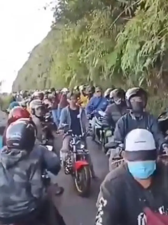 Ditutup Sementara Akibat Viral, Ini 5 Potret Gunung Telomoyo yang Padat Pengunjung
