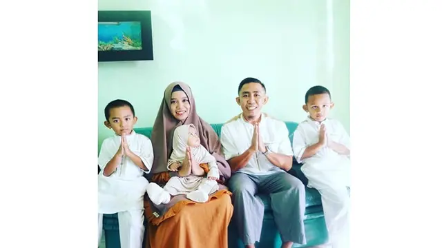 5 Momen Gelandang Persebaya Rendi Irwan Urus Anak, Ayah Idaman