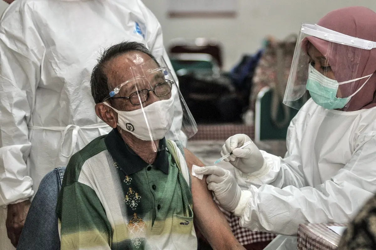 FOTO: 21,5 Juta Lansia Ditargetkan Dapat Vaksinasi COVID-19 Tahap Kedua