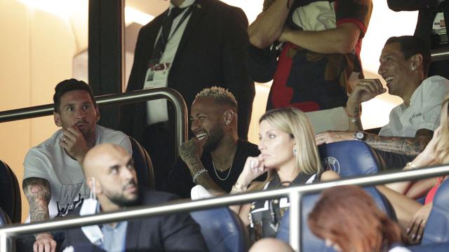 Foto: Lionel Messi Hanya jadi Penonton, PSG Hajar Strasbourg di Liga Prancis