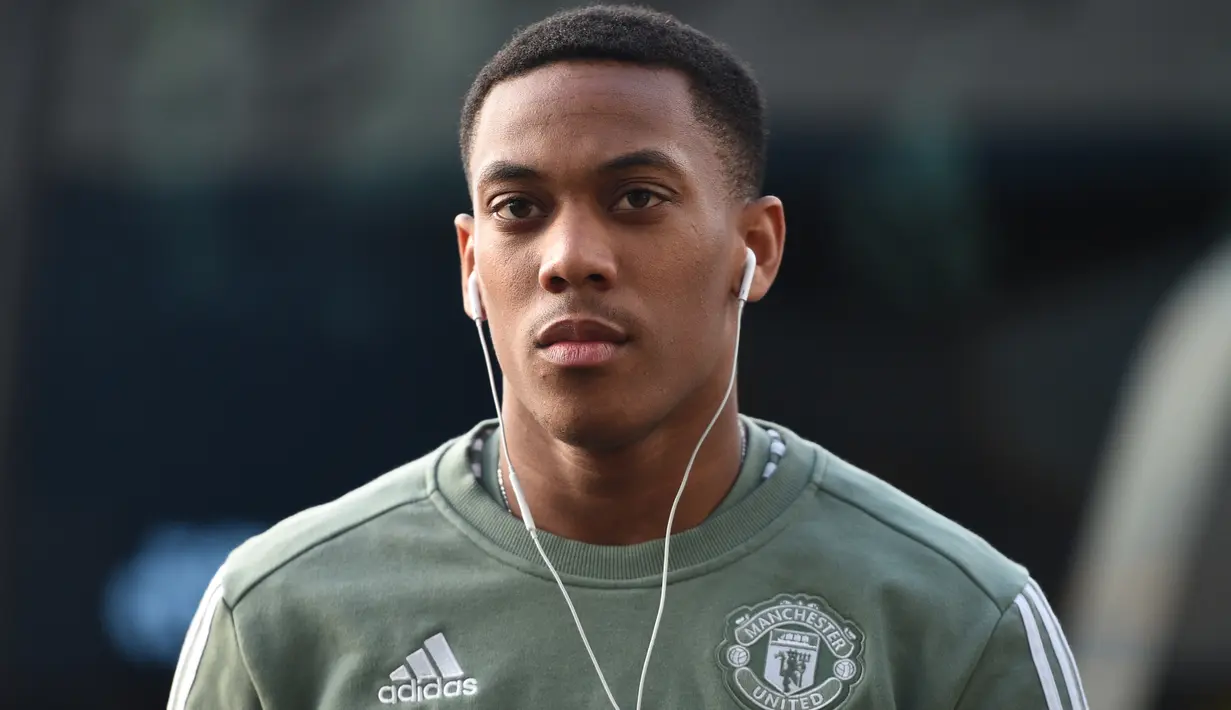 Anthony Martial kemungkinan besar akan meninggalkan Man. United menurut Mirror, Pelatih Jose Mourinho enggan menahan pemain yang ingin pergi dari klub, rumor tersebut menjadi peluang bagi Chelsea untuk mengejar Anthony. (AFP/Oli Scarff)