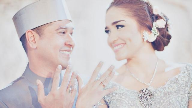 6 Pasangan Selebriti Menikah Tanpa Resepsi, Tetap Romantis Hingga Kini