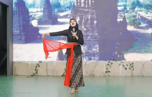 Isi liburan sekolah, gen Z harus diisi dengan berbagai kegiatan positif dan mengasah bakat. Makanya, ratusan pelajar mengikuti unjuk bakat dalam ajang Liga Pensi 2023 yang diselenggarakan TangCity Mall Tangerang.