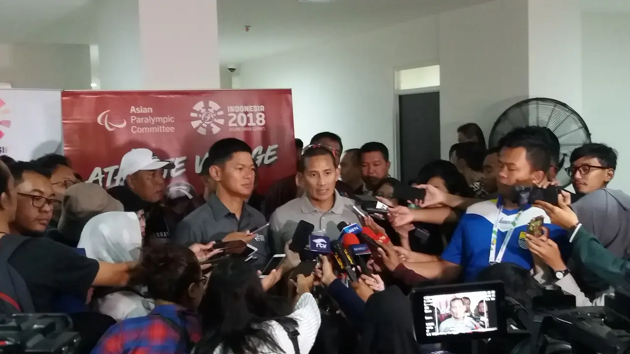 Wagub DKI Jakarta Sandiaga Uno meninjau kesiapan wisma atlet untuk peserta Asian Para Games