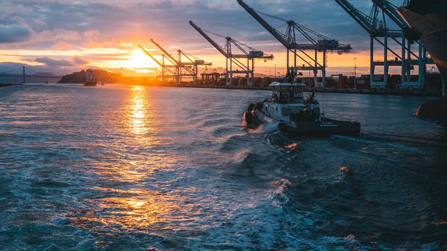 Harga Minyak Dunia. Foto: Freepik/wirestock