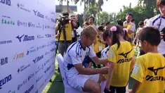 Keisuke Honda, pesepak bola asal Jepang yang saat ini bermain sebagai gelandang di AC Milan, berkunjung ke Indonesia. Pada kesempatan itu, Honda memberikan pesan kepada anak-anak Indonesia agar selalu memelihara impian.