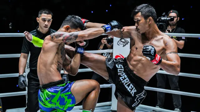 Superlek vs Kongthoranee