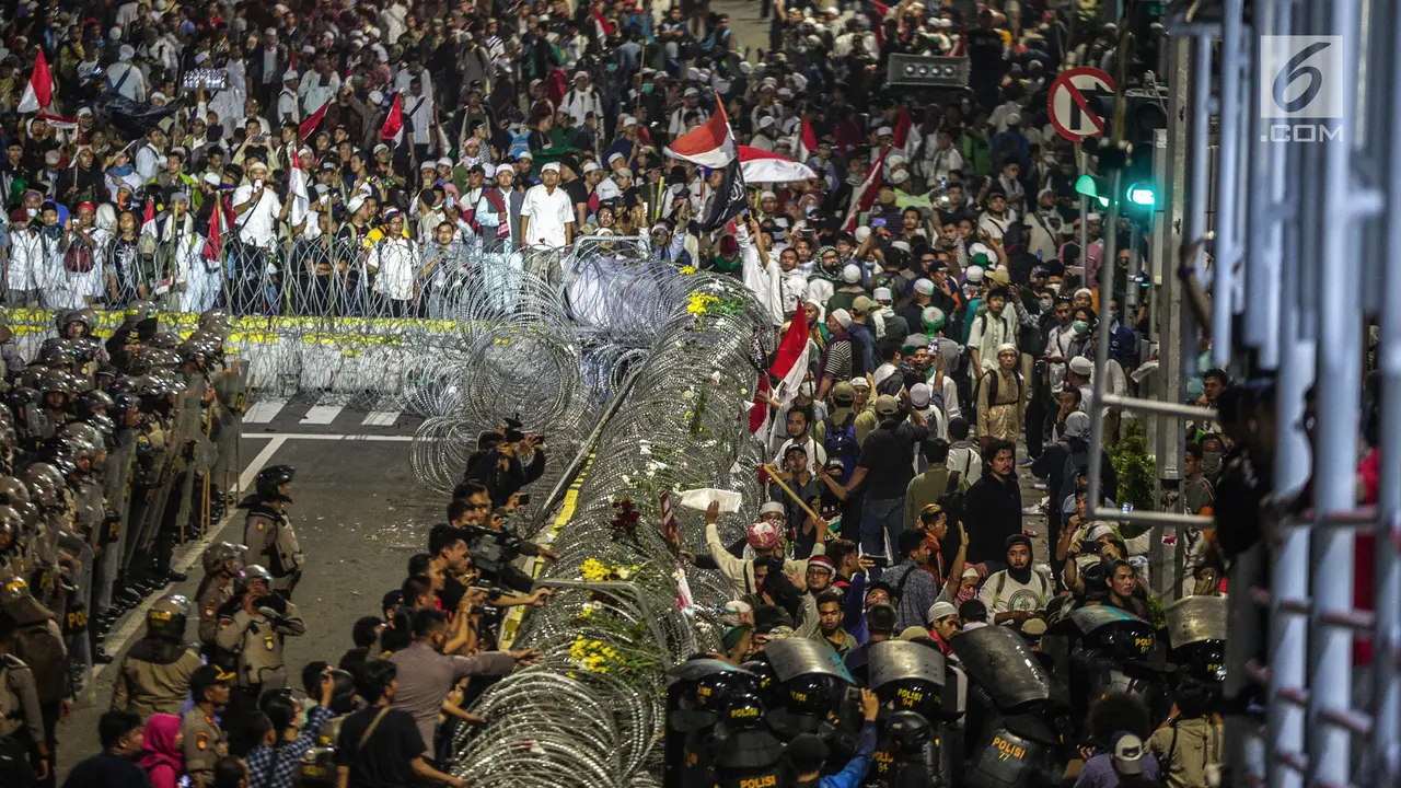 Massa Protes Pemilu 2019 Curang, Polisi Jaga Ketat Gedung Bawaslu