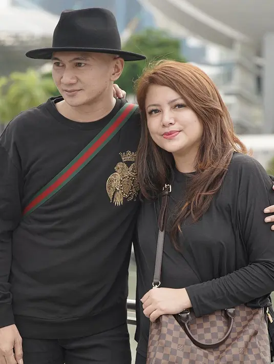 Kebahagiaan Wina dan Anji semakin lengkap ketika dikaruniai dua orang anak yang diberi nama Sigra Umar Narada dan Saga Omar Nagata. (Liputan6.com/IG/@winatalia)