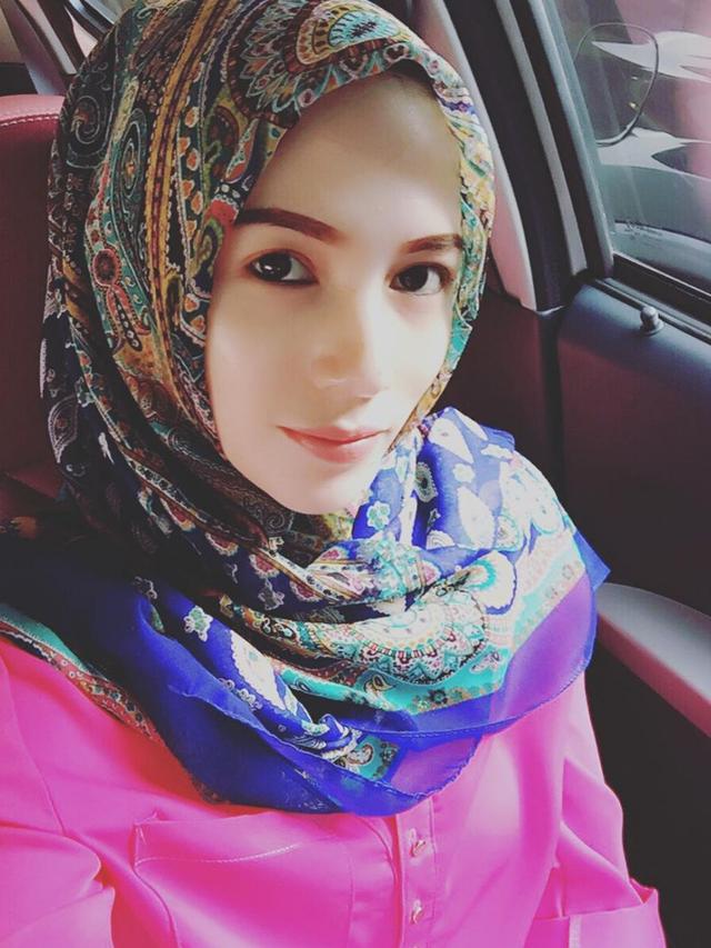 6 Pesona Benazir Istri Muda Limbad yang Dikabarkan Gugat Cerai