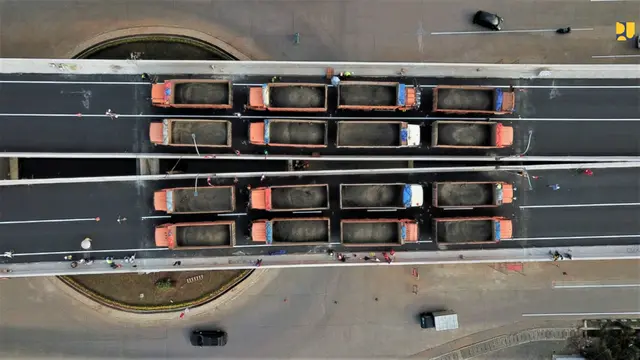 Flyover atau Jalan Layang Ahmad Yani.