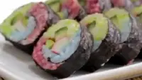 Rainbow Sushi, Tak Hanya Unik tapi Lezat Disantap (Foto: Instagram/@naileditonline)