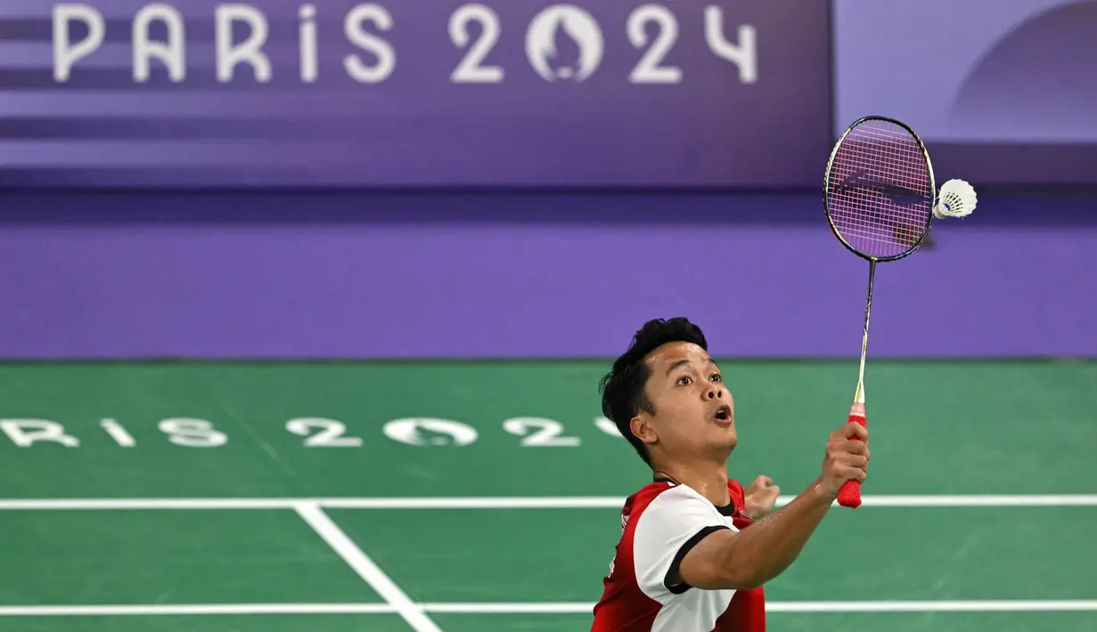 Anthony Sinisuka Ginting berhasil memetik kemenangan pada penampilan perdana di bulu tangkis Olimpiade 2024. (Arun SANKAR/AFP)