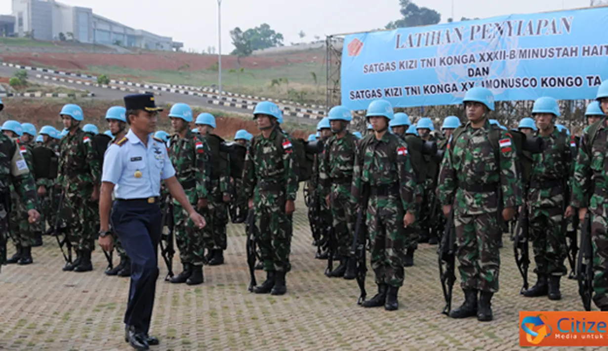 Citizen6, Bogor: Wakil Komandan PMPP, TNI Kolonel Pnb Irwan Ishak Dunggio membuka secara resmi latihan penyiapan Satgas Kompi Zeni TNI di PMPP TNI Sentul, Bogor-Jawa Barat, Rabu (29/8). (Pengirim: Badarudin Bakri).