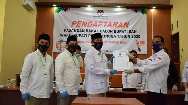 Tahap pendaftaran dalam Pilkada Purbalingga 2020. (Foto: Liputan6.com/Rudal Afgani)