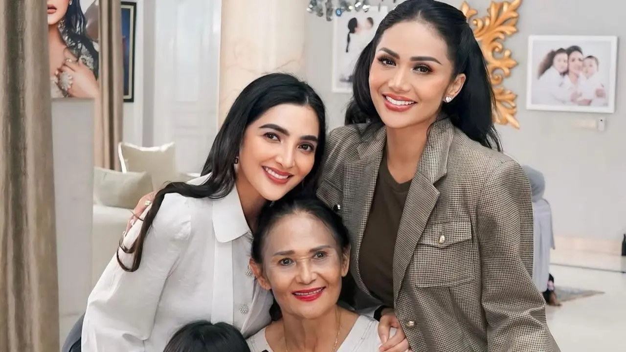 Potret Akrab Ashanty Saat Wawancara Krisdayanti Sebagai Narsum Disertasi, Kompak Pakai Busana Semi Formal