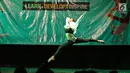 Aksi peserta saat menunjukkan tariannya dalam kompetisi Namarina bertajuk 'Internal Jazz dance Competition 2018' di Jakarta, Minggu (6/5). Kompetisi ini diikuti oleh kurang lebih 200 peserta. (Liputan6.com/Herman Zakharia)