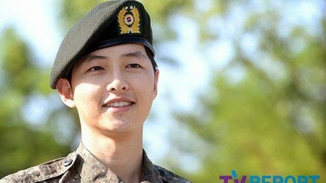 Song Joong Ki Lepas Wamil Dengan Haru Biru Showbiz