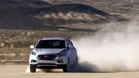 Hyundai Tucson fuel cell berhasil memecahkan rekor kecepatan darat untuk kategori crossover berbahan bakar hidrogen. 