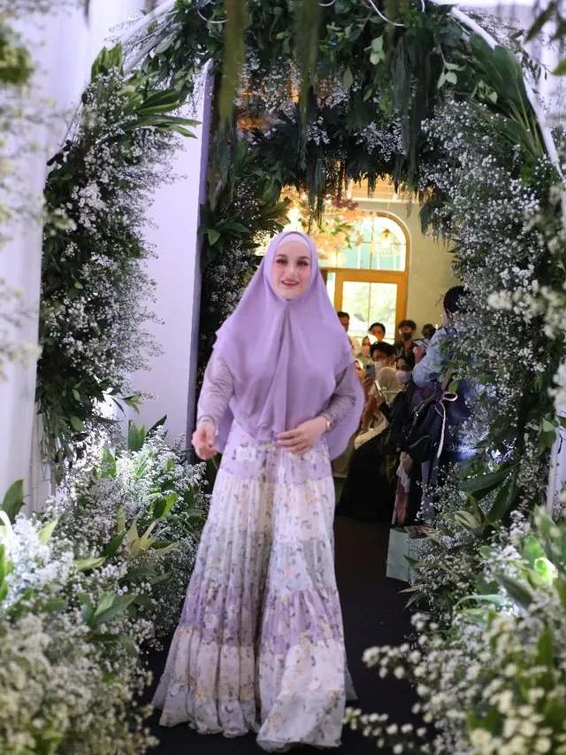 Dinda Hauw kenakan busana Si.Se.Sa