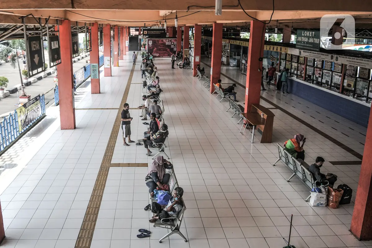 FOTO: Revitalisasi Terminal Kampung Rambutan Batal Akibat COVID-19