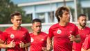 Gelandang Persija Jakarta, Asri Akbar, berlari ringan saat latihan di Lapangan Sutasoma, Jakarta, Rabu (31/1/2018). Latihan ini merupakan persiapan jelang babak delapan besar Piala Presiden. (Bola.com/Asprilla Dwi Adha)