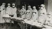 Perawat menyiapkan masker untuk mencegah penyebaran flu Spanyol pada 1918. (foto: National Archives)
