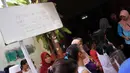 Ratusan warga berdatangan ke rumah duka Jl.Daman I No.39, Bambu Apus, Jaktim, setelah mendengar kabar Mpok Nori meninggal dunia, Jakarta, Jumat (3/4/2015). (Liputan6.com/Helmi Afandi)