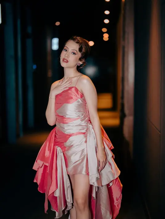 Aktris muda bertalenta Adhisty Zara, semakin melebarkan sayapnya di industri perfilman tanah air. (FOTO: instagram.com/zaraadhsty)