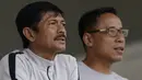 Pelatih Timnas Indonesia U-22, Indra Sjafri, mengamati pemainnya saat internal games di Stadion Madya, Jakarta, Sabtu (19/1). Latihan ini merupakan persiapan jelang Piala AFF U-22. (Bola.com/Yoppy Renato)