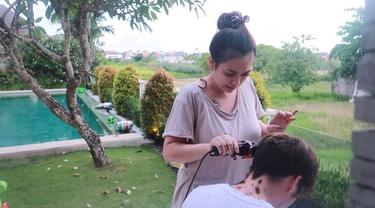 Jadi Botak Ini 7 Momen Celine Evangelista Cukur Rambut Stefan William Hot Liputan6 Com