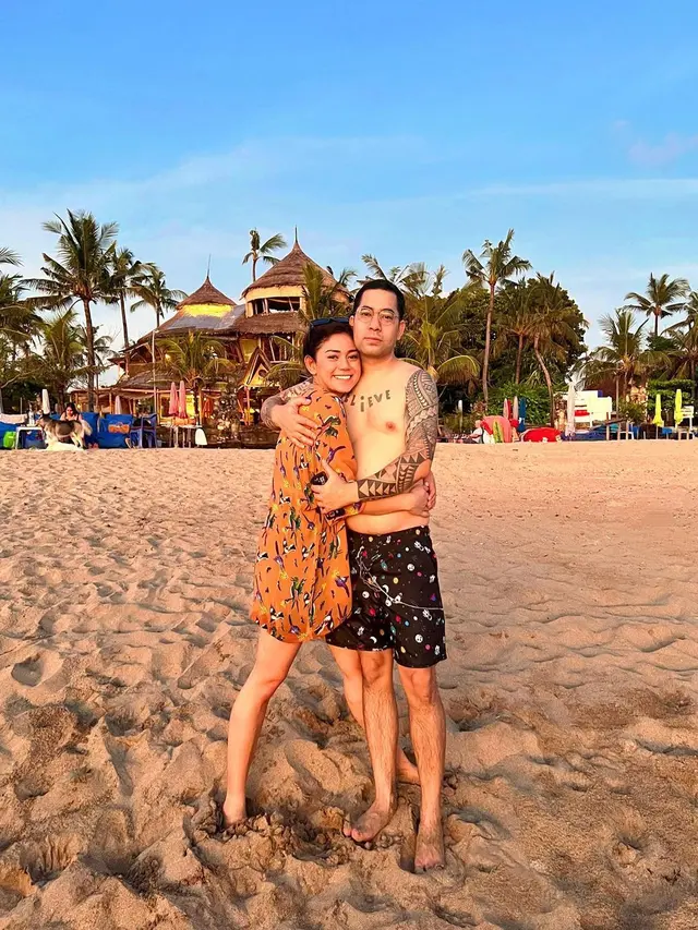 6 Potret Mesra Thalita Latief Bersama Kekasih yang Tengah Liburan di Bali