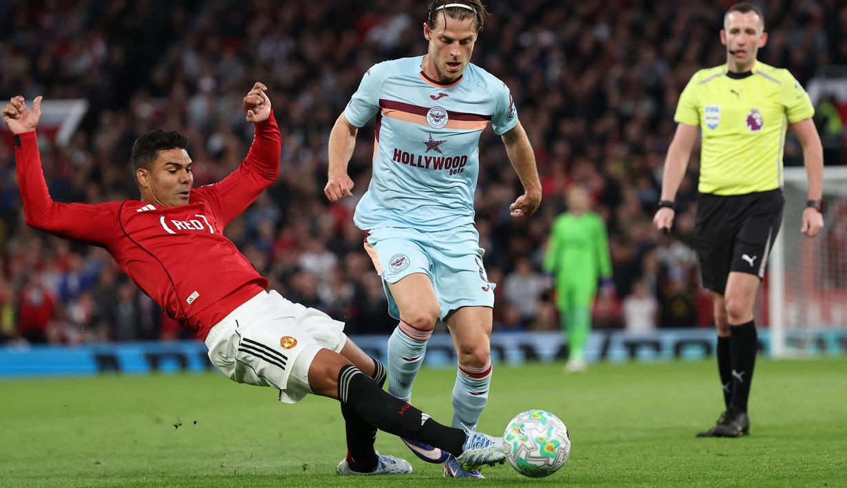 MU unggul cepat pada menit ke-11 melalui Casemiro setelah meneruskan tandukan Harry Maguire. (AFP/Darren Staples)