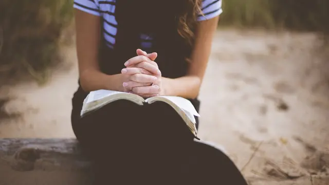 [Bintang] Tarot Hari Ini: Jangan Lupa Berdoa!