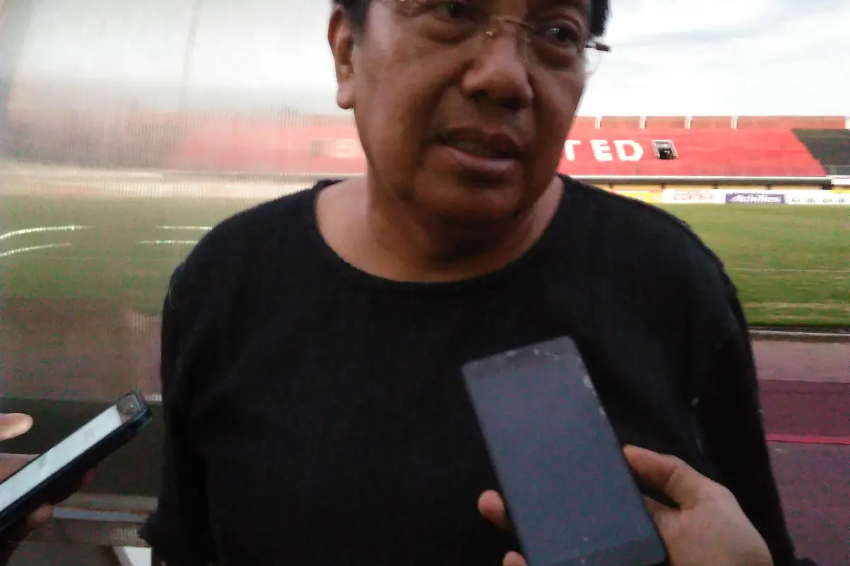 Direktur Utama Persija Jakarta, Gede Widiade, mendesak aparat mengusut kasus tewasnya Jakmania. 