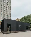 Fred Perry Indonesia resmi menghadirkan Fred Perry DNA Exhibition, sebuah pameran imersif yang menelusuri perjalanan panjang brand asal Inggris.