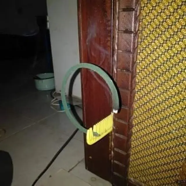 6 Potret Penyangga Obat Nyamuk Bakar Nyeleneh Ini Bikin Tepuk Jidat