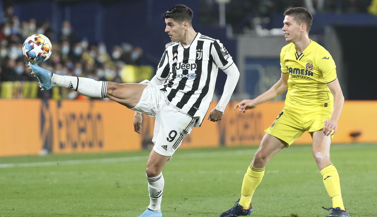 Laga yang digelar di Estadio de la Ceramica, Rabu (23/2/2022) berakhir sama kuat 1-1. (AP/Alberto Saiz)