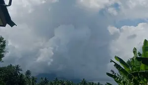 Gunung Ibu di Pulau Halmahera, Maluku Utara, kembali erupsi hebat hari ini, Senin (20/5/2024), pukul 11.36 WIT. (Liputan6.com/ Dok PVMBG)