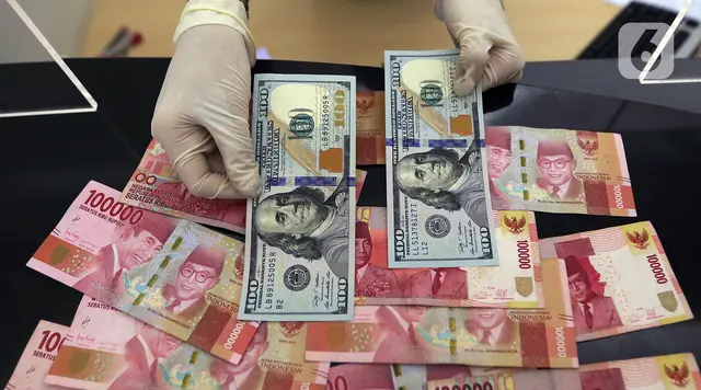 Rupiah Hari Ini Tertekan ke 17.933, Potensi Kenaikan Bunga The Fed Jadi Beban